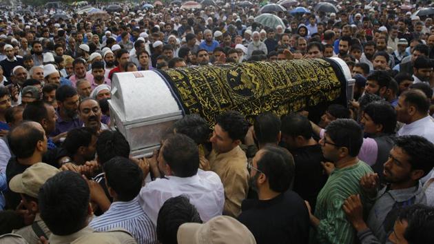 Thousands on Friday joined the funeral procession of veteran journalist Shujaat Bukhari, who was laid to rest in his ancestral village in Kreeri a day after he was shot dead outside his office in Srinagar. Bukhari, 50, was gunned down soon after he got into his car from his office at Press Enclave in the city centre, Lal Chowk on Thursday. (Waseem Andrabi / HT Photo)