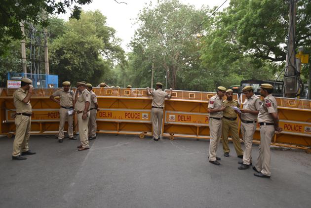 The suspects and their associates saw the couple as easy targets and planned to rob cash and jewellery worth Rs 1 crore from them. (HT FiIe Photo) The suspects and their associates saw the couple as easy targets and planned to rob cash and jewellery worth Rs 1 crore from them. (HT FiIe Photo)