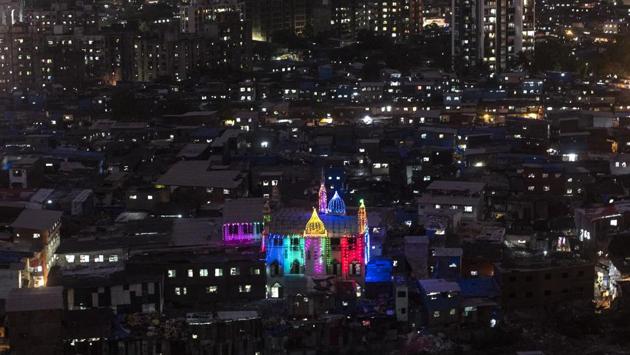 A mosque lit up ahead of Eid al-Fitr at Dharavi in Mumbai, Maharashtra, on June 14, 2018. (Satyabrata Tripathy / HT Photo)