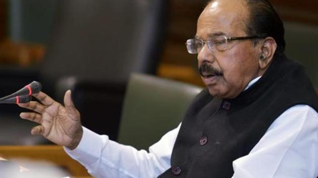 A file photo of senior Congress leader Veerappa Moily addressing a press conference at Parliament House in New Delhi.(PTI)