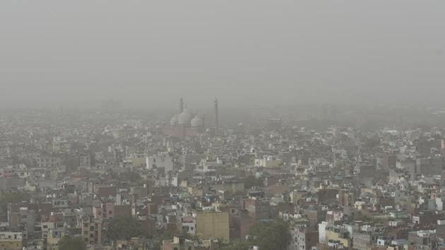 Some relief may be headed Delhi’s way as strong winds from the west are expected to clear the dusty stagnant air that has enveloped the city these past few days, the India Meteorological Department said on Friday. As the national capital region struggles with severe dust pollution, Lieutenant Governor Anil Baijal ordered stoppage of all civil construction activities across the city till Sunday. (Sanchit Khanna / HT File)