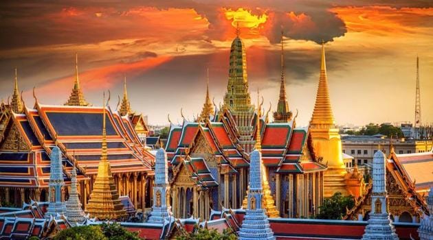 When in Bangkok, remember it rains heavily but after the shower, the sun comes out again drying everything quickly.(Shutterstock)