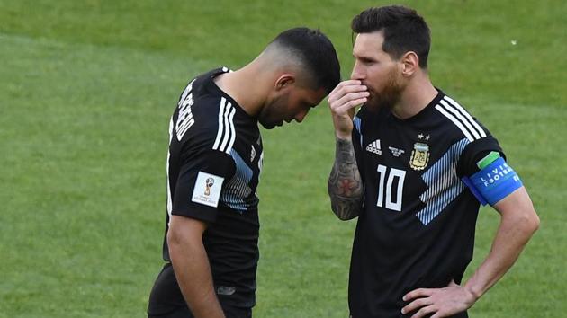 Messi speaks with Sergio Aguero during the game. (Utpaal Sorkkar/HT Photo)