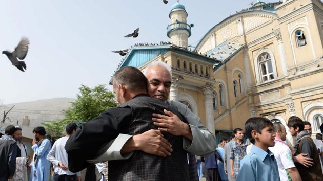 Afghan Muslims hug each other after offering prayers at the start of the Eid al-Fitr holiday which marks the end of Ramadan at the Shah-e Do Shamshira mosque in Kabul on Friday.(AFP photo) Afghan Muslims hug each other after offering prayers at the start of the Eid al-Fitr holiday which marks the end of Ramadan at the Shah-e Do Shamshira mosque in Kabul on Friday.(AFP photo)