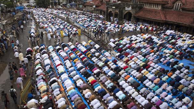 People offer prayers outside Bandra (West) station in Mumbai. (Satish Bate / HT Photo)