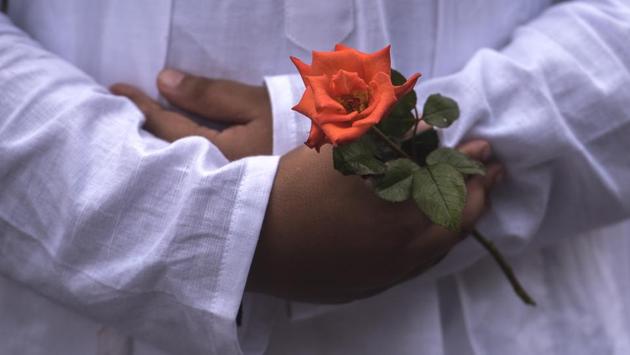 A man holds a rose as he prays outside Bandra station on the occasion of Eid in Mumbai. (Satish Bate / HT Photo)