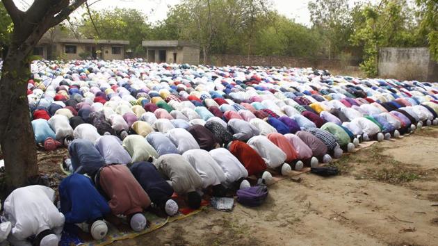 Muslims offer prayers at an Eidgah near Rajiv Chowk in Gurugram. The day which begins with prayers is spent feasting and visiting family. (Yogendra Kumar / HT Photo)
