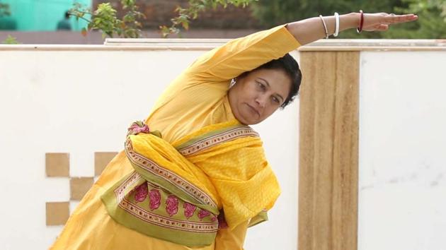 Higher education minister Kiran Maheshwari doing yoga.(HT Photo)