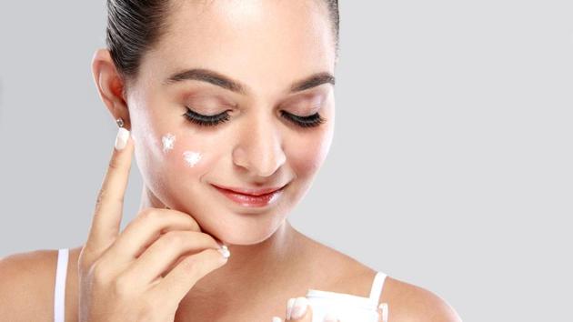 It is important to use a sunscreen with an SPF of at least 15 regularly. (Shutterstock) It is important to use a sunscreen with an SPF of at least 15 regularly. (Shutterstock)