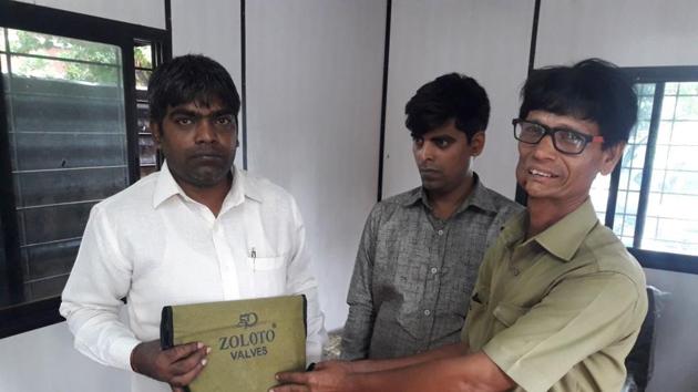 The rickshaw driver was felicitated for returning the money(HT Photo)