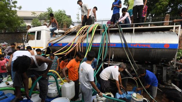 The water crisis has made Sangam Vihar a haven for criminals and given birth to gangs whose member do not hesitate even to kill for water.(AFP file photo)