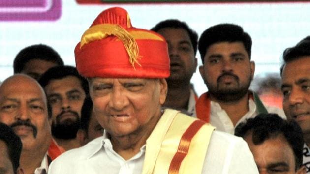 Sharad Pawar wearing a Puneri pagdi during an NCP Ralley at Shinde high school ground , Sahakar Nagar on June.(HT photo)