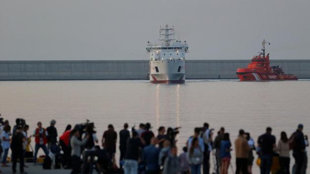 The Dattilo rescue ship arrives to port in Valencia, Spain.(Reuters Photo)