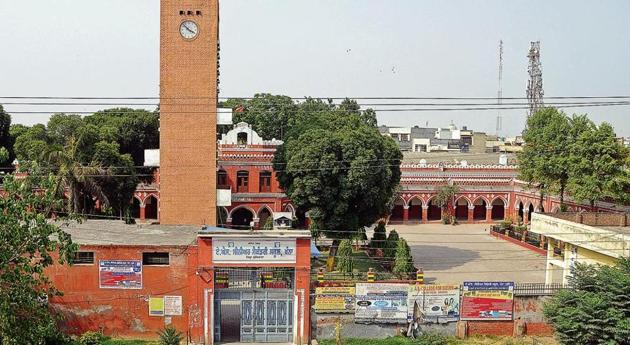 The iconic red brick clock tower, named after former principal Nand Lal Kalra, and adjoining Dayanand Hall with a brass bell and flag atop the AS High School campus are difficult to miss as one drives past Khanna on a flyover on National Highway-1 from Ludhiana towards Patiala.(Bharat Bhushan/HT)