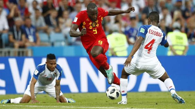 Belgium's Romelu Lukaku, center, Panama's Fidel Escobar, right, and Panama's Eric Davis, left, challenge for the ball during the group G match between Belgium and Panama at the FIFA World Cup 2018.(AP)