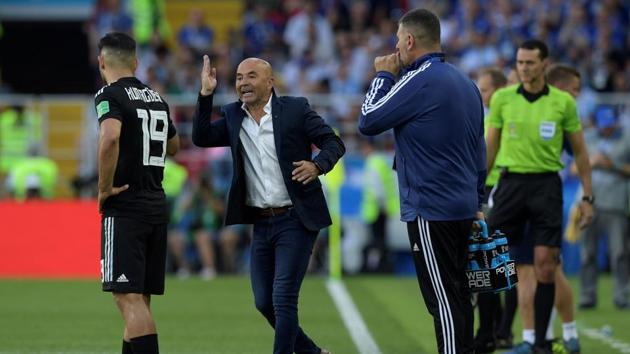 Argentina's coach Jorge Sampaoli has been criticised by Diego Maradona for his tactics which resulted in Argentina managing only a draw against FIFA World Cup debutants Iceland.(AFP)