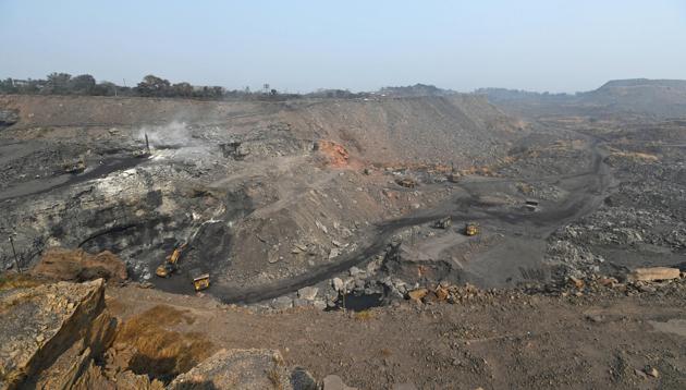 In Jharkhand’s Dhanbad, a highly polluted coal minig district, 62.5% off the mining fund has been allocated for clean drinking water.(Ravi Choudhary/HT File Photo)