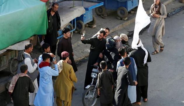People take selfies with the Taliban in Kabul, Afghanistan June 16, 2018. (REUTERS) People take selfies with the Taliban in Kabul, Afghanistan June 16, 2018. (REUTERS)