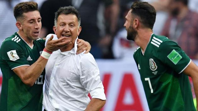 Mexico's coach Juan Carlos Osorio (C) celebrates his team's win with Mexico's midfielder Hector Herrera (L) and Mexico's defender Miguel Layun during the Russia 2018 World Cup Group F football match against Germany.(AFP)