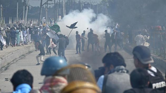 Kashmiri youths through stones during clashes between protesters and security forces in Srinagar on Saturday.(AFP Photo)