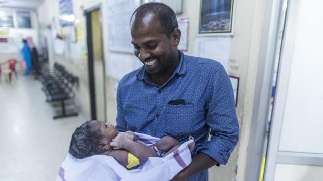 35-year-old Rajasekaran, a state level boxer, holds his newly born child outside the labour room at the Government General Hospital in Chrompet, Chennai on June 12, 2018. While most research on parenting focusses on mothers or extended families and the health and growth of newborns, research increasing points to a critical role for fathers in a child’s early development. (Prashanth Vishwanathan / UNICEF) 35-year-old Rajasekaran, a state level boxer, holds his newly born child outside the labour room at the Government General Hospital in Chrompet, Chennai on June 12, 2018. While most research on parenting focusses on mothers or extended families and the health and growth of newborns, research increasing points to a critical role for fathers in a child’s early development. (Prashanth Vishwanathan / UNICEF)