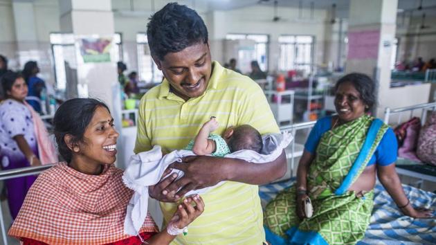 34-year-old Senthil Kumar cradles his three day old child from his wife Manimehalai’s care for the first time at the Post Natal Ward of the Institute Of Obstetrics And Gynaecology And Govt. Hospital For Women And Children, in Egmore, Chennai on June 11, 2018. This series, also captured globally, seeks also to address a need for parental leave and its comparative lack. (Prashanth Vishwanathan / UNICEF) 34-year-old Senthil Kumar cradles his three day old child from his wife Manimehalai’s care for the first time at the Post Natal Ward of the Institute Of Obstetrics And Gynaecology And Govt. Hospital For Women And Children, in Egmore, Chennai on June 11, 2018. This series, also captured globally, seeks also to address a need for parental leave and its comparative lack. (Prashanth Vishwanathan / UNICEF)