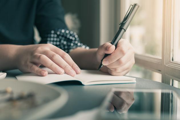 Are you left handed? Here’s why approach towards mental health in lefties needs to be different. (Shutterstock) Are you left handed? Here’s why approach towards mental health in lefties needs to be different. (Shutterstock)