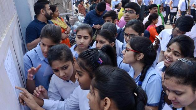 Bihar School Examination Board (BSEB) will declare the result of matriculation or Class 10 board examination on April 26 at 11.30 am, board chairman Anand Kishor said on Tuesday.(PTI file) Bihar School Examination Board (BSEB) will declare the result of matriculation or Class 10 board examination on April 26 at 11.30 am, board chairman Anand Kishor said on Tuesday.(PTI file)