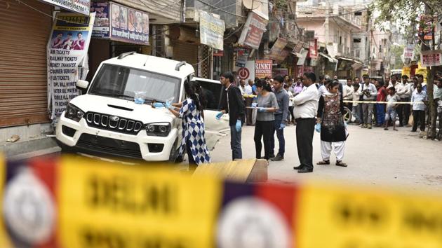 Forensic experts investigate the car of one of the gangs involved in a gunbattle in North Delhi's Burari area on Monday. (Sanchit Khanna/HT Photo) Forensic experts investigate the car of one of the gangs involved in a gunbattle in North Delhi's Burari area on Monday. (Sanchit Khanna/HT Photo)