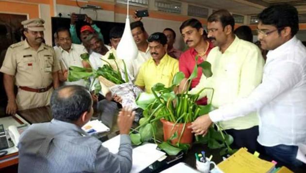 On Friday, Sanjog Waghere Patil, Nationalist Congress Party city president, gifted a water hyacinth bouquet to Shravan Hardikar, PCMC municipal commissioner as a protest against the inability of the civic body to deal with the water hyacinth problem. (HT PHOTO) On Friday, Sanjog Waghere Patil, Nationalist Congress Party city president, gifted a water hyacinth bouquet to Shravan Hardikar, PCMC municipal commissioner as a protest against the inability of the civic body to deal with the water hyacinth problem. (HT PHOTO)