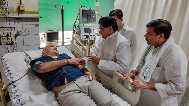 Deputy chief minister Manish Sisodia at LNJP Hospital in New Delhi on June 18, 2018. Sisodia was on a hunger strike at Lt Governor's office. (PTI) Deputy chief minister Manish Sisodia at LNJP Hospital in New Delhi on June 18, 2018. Sisodia was on a hunger strike at Lt Governor's office. (PTI)