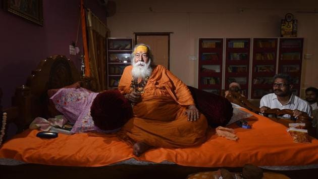 Shankaracharya Swami Swaroopanand Saraswati at his ashram in Narsinghpur, Madhya Pradesh. A true sage doesn’t need to be photographed with ministers; doesn’t go out looking for support, the head of the Dwarka Sharda Peeth said. But enter towns like Ujjain, Jabalpur and Bhopal and they seem dotted with ashrams and compounds of religious leaders who count the state’s power elite among disciples and followers. (Raj K Raj / HT Photo) Shankaracharya Swami Swaroopanand Saraswati at his ashram in Narsinghpur, Madhya Pradesh. A true sage doesn’t need to be photographed with ministers; doesn’t go out looking for support, the head of the Dwarka Sharda Peeth said. But enter towns like Ujjain, Jabalpur and Bhopal and they seem dotted with ashrams and compounds of religious leaders who count the state’s power elite among disciples and followers. (Raj K Raj / HT Photo)