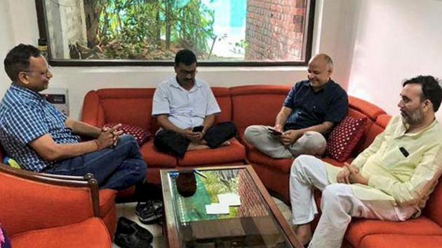 New Delhi: Delhi Chief Minister Arvind Kejriwal, Deputy CM Manish Sisodia, Aam Aadmi Party (AAP) leaders Satyendra Kumar Jain and Gopal Rai during a sit-in protest at Lieutenant Governor Anil Baijal’s residence, in New Delhi on Sunday, June 16, 2018. (PTI Photo/ Twitter) (PTI6_16_2018_000209B)(PTI)