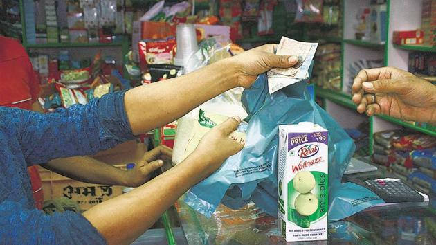 The units that have been closed have been fined Rs5,000 each as a preliminary offence for continuing to manufacture plastic bags.(HT FILE)