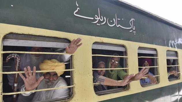 File photo of a Sikh Jatha leaving for Pakistan.(HT File)