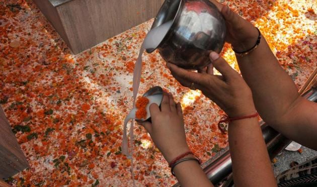 The Kashmiri Pandits believe that colour of the spring water on annual mela foretells state of events in Kashmir for the year. (Nitin Kanotra/HT) The Kashmiri Pandits believe that colour of the spring water on annual mela foretells state of events in Kashmir for the year. (Nitin Kanotra/HT)