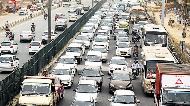 Traffic jam on the Delhi-Gurugram expressway.(Parveen Kumar/HT Photo)