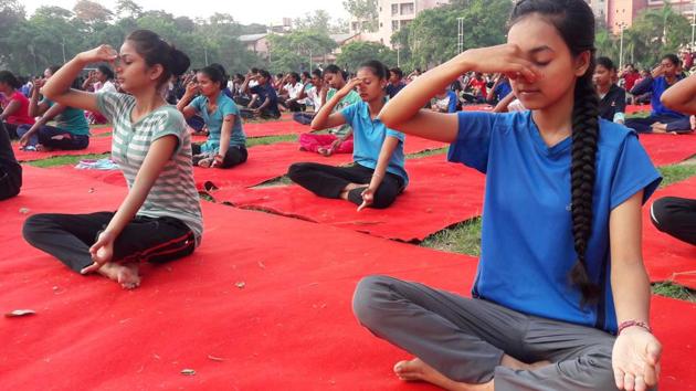 Youngsters rehearse ahead of the International Yoga Day on the IIT- ISM campus in Dhanbad on June 20.(Chandan Paul/ HT Photo)