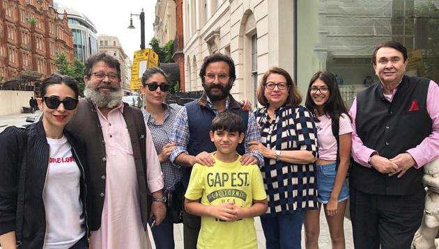 Karisma Kapoor, Kareena Kapoor, Saif Ali Khan, Babita and Randhir Kapoor with Samiera and Kiaan. (Instagram) Karisma Kapoor, Kareena Kapoor, Saif Ali Khan, Babita and Randhir Kapoor with Samiera and Kiaan. (Instagram)