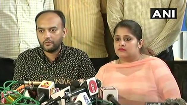 Anas Siddique and Tanvi Seth address the press at the regional transport office in Lucknow on Thursday.(ANI/Twitter)