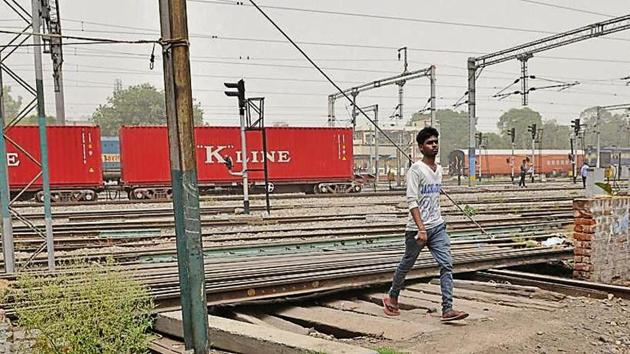 Many passengers also enter station by walking along the railway lines from Lakkar Bridge and Jagraon Bridge areas. (HT Photo) Many passengers also enter station by walking along the railway lines from Lakkar Bridge and Jagraon Bridge areas. (HT Photo)