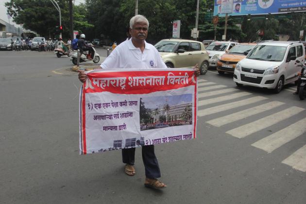 KS Iyer at Teen Haath Naka Thane on Wednesday. (Praful Gangurde/HT) KS Iyer at Teen Haath Naka Thane on Wednesday. (Praful Gangurde/HT)