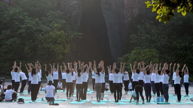 People practise yoga on International Yoga Day in front of a giant Laozi statue at Bochishan Park in Huaian, Jiangsu province, China June 21, 2018.(Reuters/Stringer) People practise yoga on International Yoga Day in front of a giant Laozi statue at Bochishan Park in Huaian, Jiangsu province, China June 21, 2018.(Reuters/Stringer)