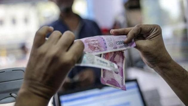 Foreign portfolio investors (FPIs) sold shares worth Rs 2,442.61 crore on Thursday, as per provisional data issued by stock exchanges.(Dhiraj Singh/Bloomberg)