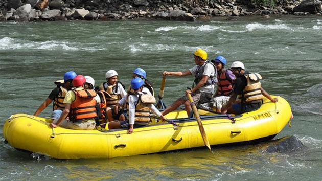 Uttarakhand high court has banned the water sports till the administration puts in place a policy to regulate them.(HT File Photo)