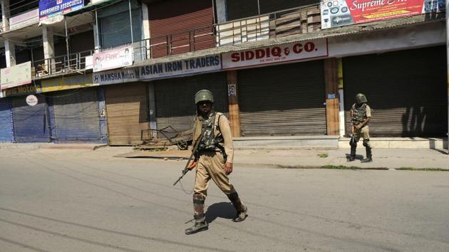 Paramilitary soldiers stand guard in Srinagar as separatists, under the banner of Joint Resistance Leadership (JRL), on Tuesday called for a protest strike against the alleged killing of civilians in security forces firing and the killing of journalist Shujaat Bukhari. Jammu Kashmir Liberation Front (JKLF) chief Yasin Malik was detained while Hurriyat Conference chairman Mirwaiz Umar Farooq was placed under house arrest to prevent protests. (Waseem Andrabi / HT Photo)