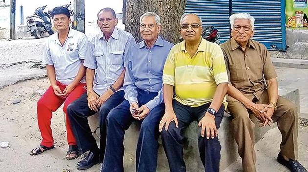 Senior citizens who lost their hard-earned money to a dubious tour operator based in Mumbai. (Sourced) Senior citizens who lost their hard-earned money to a dubious tour operator based in Mumbai. (Sourced)