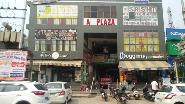 The woman was attacked near the shop she worked at inside AK Plaza in Greater Noida, on Friday morning.(HT Photo)