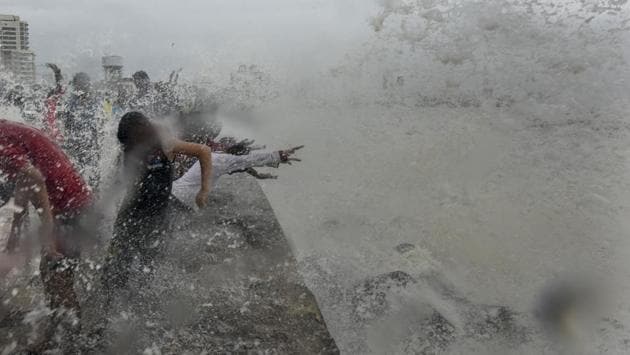 People enjoy high tide at Worli Seaface in Mumbai, Maharashtra on June 17, 2018. (Kunal Patil / HT Photo) People enjoy high tide at Worli Seaface in Mumbai, Maharashtra on June 17, 2018. (Kunal Patil / HT Photo)