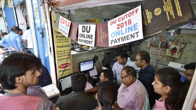 Around 11,000 students had completed the admission process in Delhi University under the first cutoff list on Thursday, a five-fold hike over last year. Colleges approved around 16,000 admissions of which 11,000 students had paid up fees by 7.30 pm on Thursday. Last year, only 2,201 students had completed the admission process under the first list. (Sanchit Khanna / HT File)